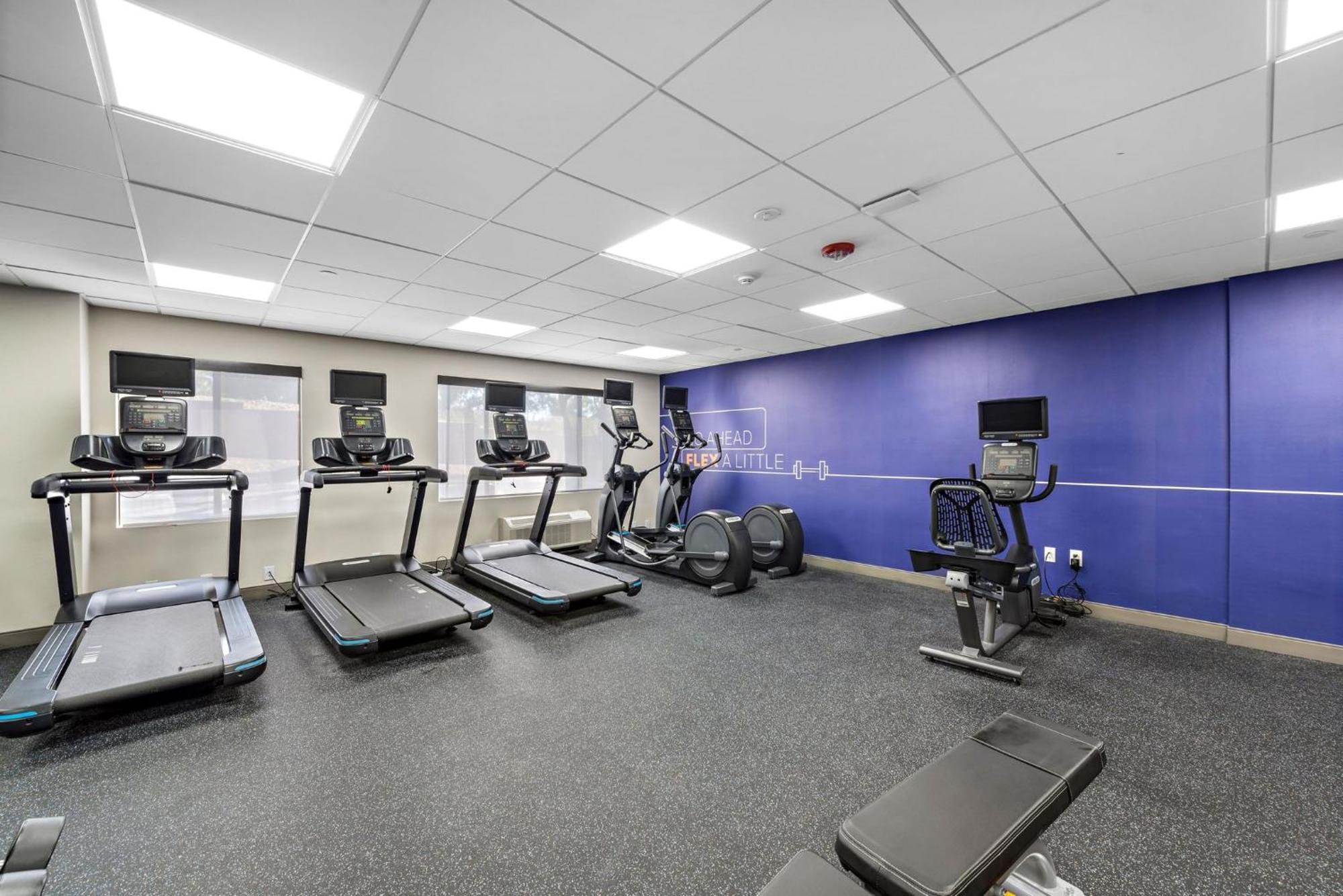 Holiday Inn Express La Mesa Near Sdsu By Ihg Exterior photo